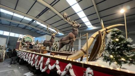 Carroza de la Federación Extremeña de Caza que desfilará en la Cabalgata de Reyes de Badajoz
