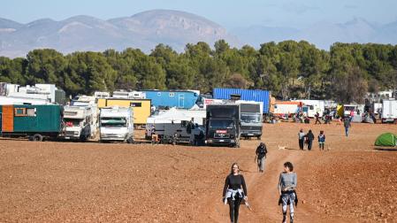 Los asistentes a la 'rave' de La Peza empiezan a desmontar la fiesta ilegal mientras la Guardia Civil refuerza los controles para forzar la marcha de los asistentes