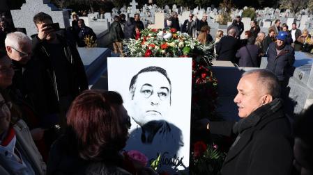 El secretario general de UGT, Pepe Álvarez (1d), durante el sepelio del líder de UGT, Nicolás Redondo, en el Cementerio Civil de Madrid en La Almudena