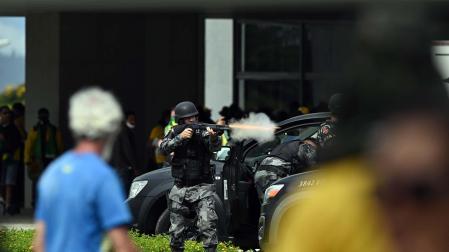Fotos del asalto de simpatizantes de Bolsonaro al Congreso, el Tribunal Supremo y el palacio presidencial de Brasil.