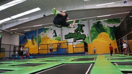 Saltoka Jump se encuentra en el polígono de Cordovilla, c/ C 5