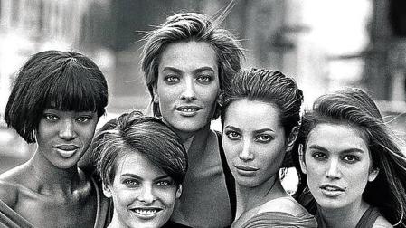 otografía cedida donde se aprecia las modelos de, izquierda a derecha, Naomi Campbell, Linda Evangelista, Tatjana Patitz, Christy Turlington y Cindy Crawford, en Nueva York en 1990