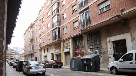 Edificio desde el que un hombre ha fallecido en Zamora tras tirarse por la ventana de un después de haber agredido con un arma blanca a su pareja