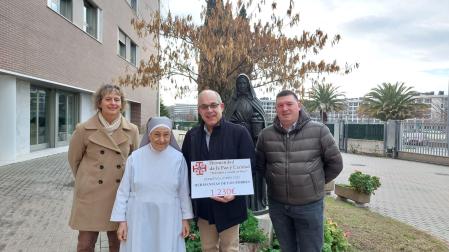 Teresa Labairu, secretaria de la Hermandad; Rosa León, superiora de las Hermanitas; Eradio Ezpeleta, prior de la Hermandad y Nacho Rodrigo, tesorero.