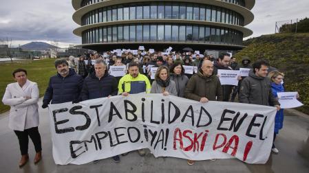 Concentración de trabajadores el pasado mes de diciembre frente a las oficinas de Sarriguren.