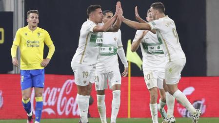 Los jugadores del Elche celebran el tanto de Ezequiel Ponce que supuso el empate en el Nuevo Mirandilla.