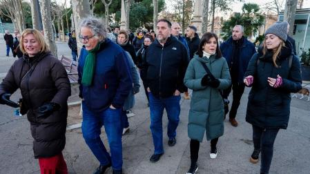 El presidente de ERC, Oriol Junqueras (c), a su llegada a la manifestación contra la cumbre hispanofrancesa