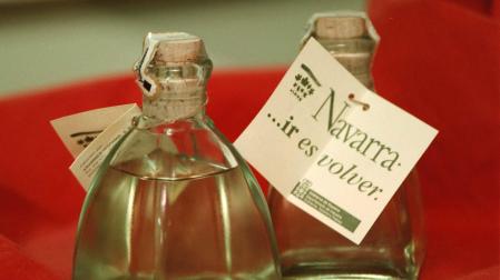 *A:JOSE CARLOS CORDOVILLA
*F: 23/01/1998
*P: 
*L:
*T: COLONIA  PERFUME NAVARRO
