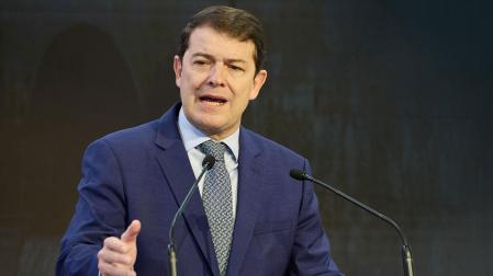 El presidente de la Junta de Castilla y León, Alfonso Fernández Mañueco, interviene durante la visita a Fitur 2023