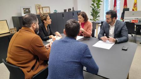 Una imagen del encuentro de este viernes entre la presidenta del Gobierno de Navarra y secretaria general del PSN, María Chivite, y la portavoz del Grupo Socialista en el Senado, Eva Granados