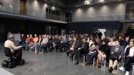 El Parlamento de Navarra acogió el 26 de enero una mesa redonda sobre 'El poder transformador de una iniciativa ciudadana', organizada por Okupas Motorizados
