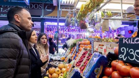 Ione Belarra visitó esta semana el mercado de Puente de Vallecas con el candidato de Podemos a la alcaldía de Madrid, Roberto Sotomayor
26 ENERO 2023;MADRID;BELARRA;MERCADO MUNICIPAL;PUENTE DE VALLECAS
Alberto Ortega / Europa Press
26/01/2023 26 ENERO 2023;MADRID;BELARRA;MERCADO MUNICIPAL;PUENTE DE VALLECAS
