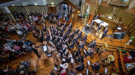 Fotos del concierto de la Pamplonesa y Voces de Oro en la Casa de la Misericordia de Pamplona.