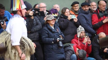 Con gorro, gafas y una cámara, Cristina García Rodero