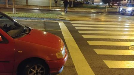 Imagen del paso peatonal que requiere de ajustar a Ordenanza