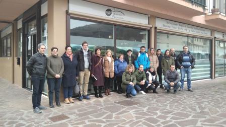 Autoridades, representantes del Gobierno foral y de asociaciones comerciales, ayer en Santesteban