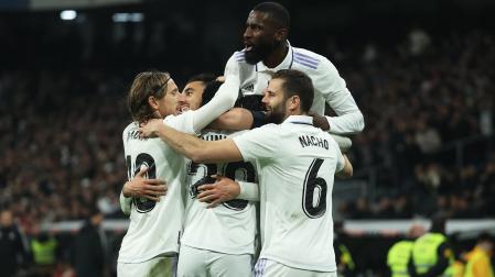 Los jugadores del Real Madrid celebran uno de los tantos anotados contra el Valencia.