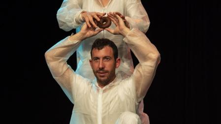 Dopamina Teatro pone en escena hoy en la ENT 'El viaje de un donut'.