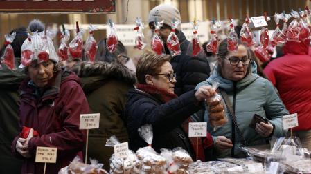 Imagen del mercadillo y procesión en honor a San Blas este viernes, 3 de febrero, en Pamplona.