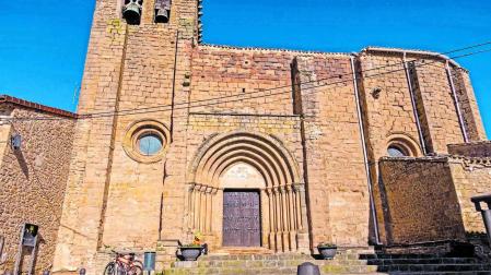 Fachada principal de la iglesia de origen templario de Aberin, del siglo XII