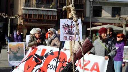 Una concentración en Pamplona rechaza la exclusión de los perros de caza de la Ley de Bienestar Animal./