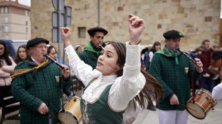 Fotos de los quintos en el día de Santa Águeda de Alsasua.