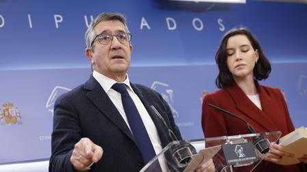 Patxi López y Adnrea Fernández, en su comparecencia este lunes ante la prensa