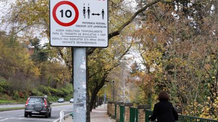 Aspecto actual de la Cuesta de Beloso, donde comparten espacio peatones y ciclistas.