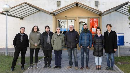 De izquierda a derecha, parte del equipo autor del trabajo: Julián Garrido, Laura Cervera-Gavalda, Guillermo Cruz-Quesada, Alfonso Cornejo, Iñaki Pérez-Landazábal, Alberto López-Ortega, Itziar Galarreta- Rodríguez y Eneko Garaio