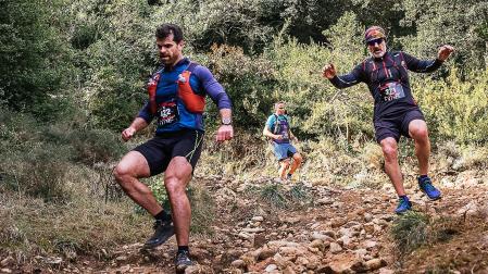 Un grupo de participantes en la Jurramendi Trail Montejurra del pasado año, durante un descenso.