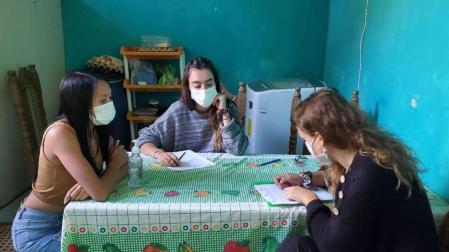 Arantza Muro y Nora Unanua, en una de sus actividades en El Salvador