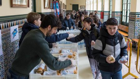 A: BLANCA ALDANONDO
F: 09/02/2023
P:  
L: TUDELA
T: DIA DEL BOCATA SOLIDARIO.  COLEGIO DE JESUITAS