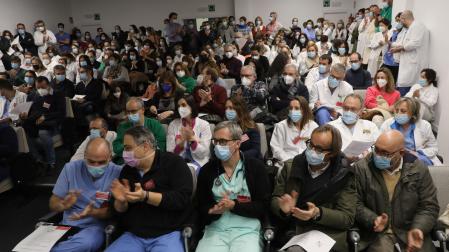 Asamblea de médicos en el Hospital Universitario de Navarra para tratar sobre la huelga.