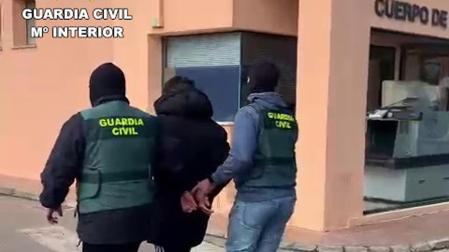 Ingresa en prisión el joven que supuestamente apuñaló a un vecino de Loja por un accidente de tráfico

GUARDIA CIVIL

10/02/2023 Detenido el joven que apuñaló a un vecino de Loja (Granada) tras una discusión de tráfico.