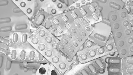 Varias tabletas de medicamentos