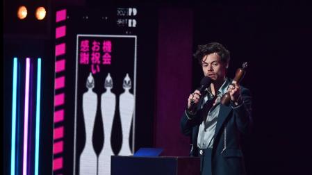 Harry Styles agradece el premio a mejor artista de pop/R&B