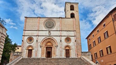 El santoral del 13 de febrero recuerda a San Benigno de Todi. En la imagen, la i Caterdral de esta localidad italiana