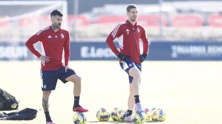 Rubén García y Darko Brasanac, durante el entrenamiento de este lunes.