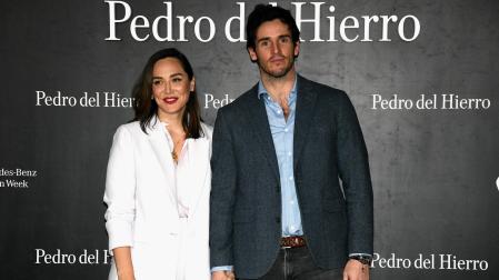 Tamara Falcó e Iñigo Onieva posan en el photocall de la firma Pedro del Hierro en la Mercedes Benz Fashion Week Madrid