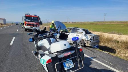 Estado en el que ha quedado el vehículo tras ser golpeado por el camión