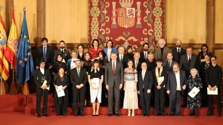 Foto de familia durante la entrega de los Premios Nacionales de Cultura de 2021 en Zaragoza