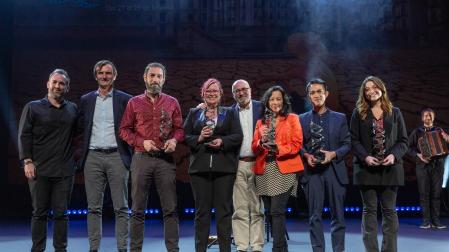 Foto de familia de los ganadores de #LabMeCrazy! Science Film Festival