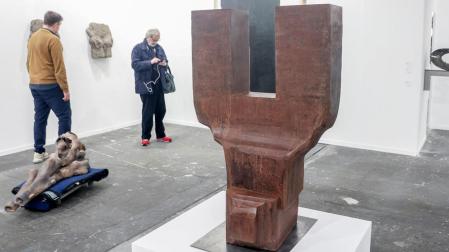 Obra 'Sin título' del escultor Eduardo Chillida, de 1,5 toneladas y un precio de 3,7 millones de euros, a la venta en ARCO