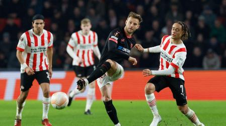 Ivan Rakitic y Xavi Simons, en un momento del partido