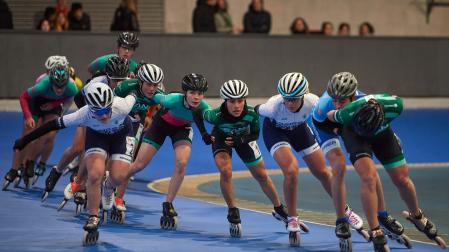 Un momento de la prueba femenina de relevos americana de 1ª División, donde se impuso el Txantrea