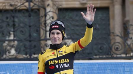 Jonas Vingegaard celebra su victoria en O Gran Camiño