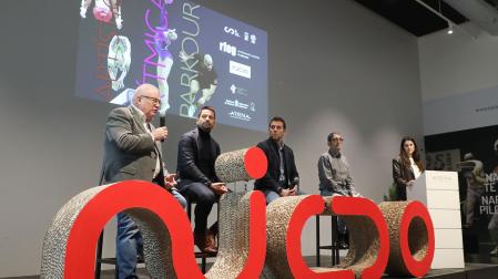 De izquierda a derecha: Miguel Pozueta, director gerente del Instituto Navarro del Deporte, Moncho Urdiáin, director gerente de NICDO, Jesús Carballo, presidente de la Real Federación Española de Gimnasia, y Josu Ros, presidente de la Federación Navarra de Gimnasia