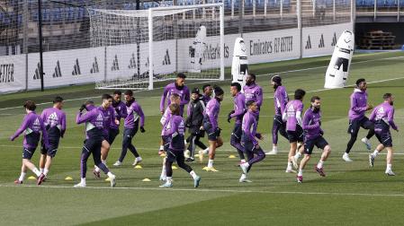 Los jugadores del Real Madrid se ejercitan este miércoles en la Ciudad Deportiva.