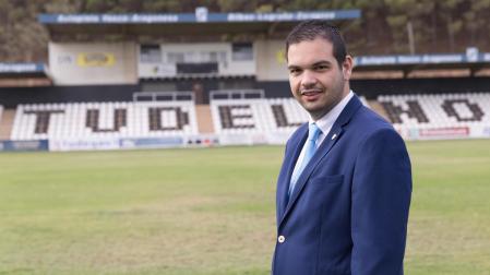 Ramón Lázaro, en una imagen de archivo en el césped del estadio Ciudad de Tudela, donde juega el Tudelano