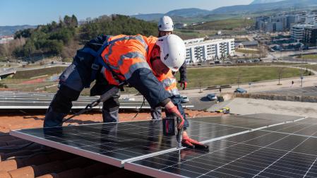 La cubierta del seminario de Pamplona tiene una instalación de placas solares de SPIE de 100 kW